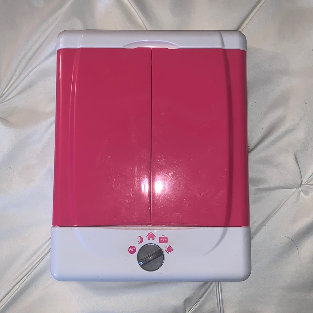 LIGHTED MAKEUP MIRROR